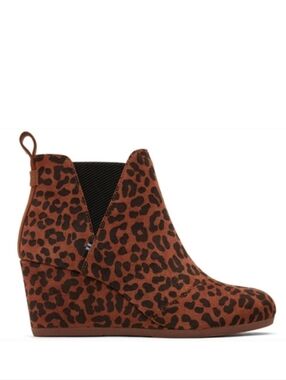 NWOT Toms Kelsey Suede Leopard Print Wedge Ankle Boot Pull-on Chelsea Booties 8